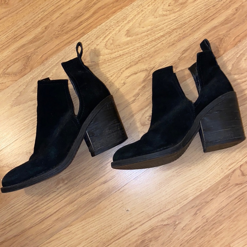Steve Madden black booties